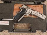 SMITH & WESSON 1911 CUSTOM PERFORMANCE CENTER - 3 of 9
