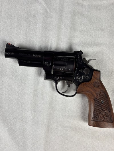SMITH & WESSON MODEL 29 ENGRAVED WITH CASE - 44 MAGNUM - NEW IN BOX - Image 9 of 14