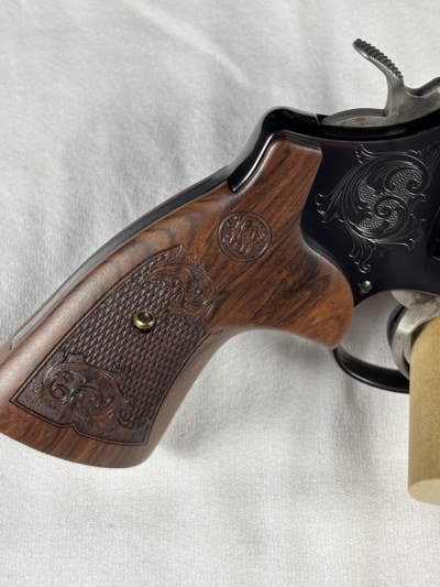SMITH & WESSON MODEL 29 ENGRAVED WITH CASE - 44 MAGNUM - NEW IN BOX - Image 5 of 14