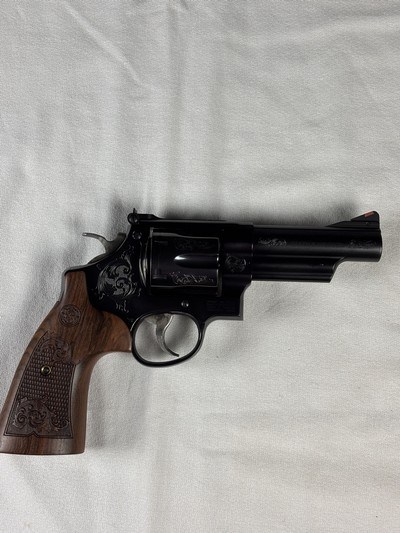 SMITH & WESSON MODEL 29 ENGRAVED WITH CASE - 44 MAGNUM - NEW IN BOX - Image 10 of 14