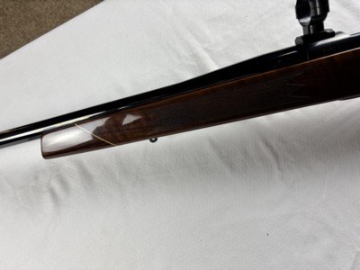 WEATHERBY MARK V DELUXE - 300 WBY MAG - EXCELLENT CONDITION - Image 8 of 11