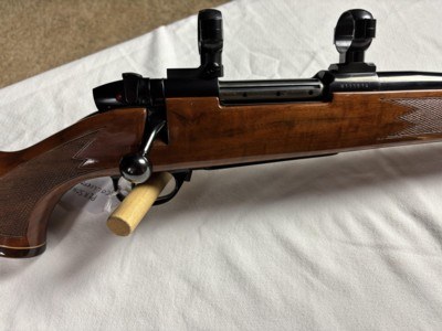 WEATHERBY MARK V DELUXE - 300 WBY MAG - EXCELLENT CONDITION - Image 3 of 11