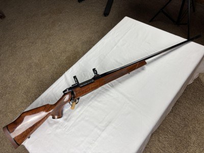 WEATHERBY MARK V DELUXE - 300 WBY MAG - EXCELLENT CONDITION - Image 1 of 11