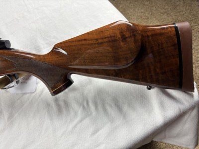 WEATHERBY MARK V DELUXE - 300 WBY MAG - EXCELLENT CONDITION - Image 10 of 11