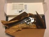 SMITH & WESSON
629
MINT IN BOX !! - 1 of 5