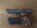SMITH & WESSON , MODEL 41 , PRE-LETTER , MINTY- 1 of 4