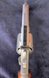 Rare Smith & Wesson Model 686 CS1 Mint Condition - 5 of 5