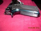 Smith & Wesson 59 DA/SA
cal 9mm (9x19) high capacity 17 rd magazine and safariland holster - 4 of 6