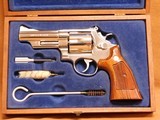 Smith & Wesson Model 29-2 (4-inch, Nickel, Presentation Case) - 1 of 11