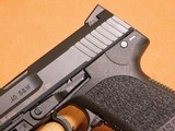 HK USP 40 (w/ "Jet Funnel" Mag Well, Box, 2 Smoke/Clear Mags) - 4 of 15