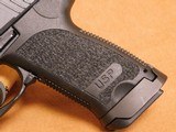 HK USP 40 (w/ "Jet Funnel" Mag Well, Box, 2 Smoke/Clear Mags) - 5 of 15