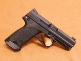 HK USP 40 (w/ "Jet Funnel" Mag Well, Box, 2 Smoke/Clear Mags) - 6 of 15