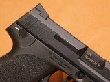 HK USP 40 (w/ "Jet Funnel" Mag Well, Box, 2 Smoke/Clear Mags) - 8 of 15