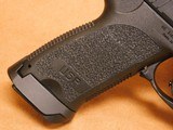 HK USP 40 (w/ "Jet Funnel" Mag Well, Box, 2 Smoke/Clear Mags) - 9 of 15