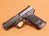 HK USP 40 (w/ "Jet Funnel" Mag Well, Box, 2 Smoke/Clear Mags) - 2 of 15