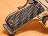 SIG Sauer 1911 Fastback Emperor Scorpion Carry (4.2-inch, 45 ACP, FDE) - 7 of 13