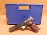 Smith and Wesson Model 41 (.22 LR, 5-1/2-inch) w/ Box - 1 of 11