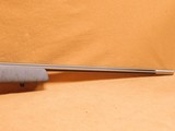 Weatherby Mark V Accumark Ultra Lightweight (270 Win, 24-inch Fluted Barrel & Bolt, Grey/Gray & Black Stock) - 4 of 13
