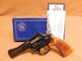 Smith and Wesson Model 586 Distinguished Combat Magnum (4-inch, 357) w/ Box - 1 of 14