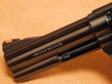 Smith and Wesson Model 586 Distinguished Combat Magnum (4-inch, 357) w/ Box - 5 of 14