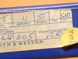 Smith and Wesson Model 586 Distinguished Combat Magnum (4-inch, 357) w/ Box - 14 of 14