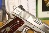 Wilson Combat Classic 1911 Full-Size (40 S&W, Stainless, Starburst Cocobolo) - 8 of 15