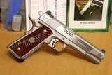 Wilson Combat Classic 1911 Full-Size (40 S&W, Stainless, Starburst Cocobolo) - 6 of 15