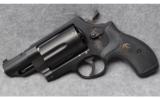 Smith and Wesson Governor .45 Colt/.410 ga. - 1 of 2
