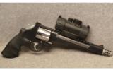 Smith & Wesson PERFORMANCE CENTER Model 629-7 HUNTER .44MAG - 1 of 5