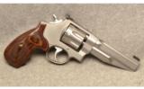 Smith and Wesson 627-5.357 Magnum - 1 of 3