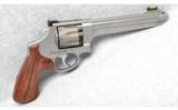 Smith & Wesson Performance Center Model 929 9mm - 1 of 3