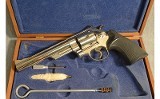 Smith & Wesson ~ 29-2 ~ .44 Magnum - 2 of 7