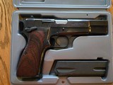 Browning Hi-Power 9mm Luger Mint in box appears unfired made in 1995 - 2 of 13 Browning Hi-Power 9mm Luger Mint in box appears unfired made in 1995 - 2 of 13