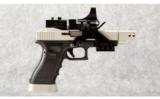 Glock 17 Gen 3 Race Gun 9 MM - 1 of 2