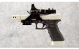 Glock 17 Gen 3 Race Gun 9 MM - 2 of 2