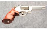 Smith & Wesson 629-5 .44 Magnum - 3 of 4