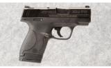 Smit & Wesson M&P Shield .40 S&W - 1 of 4