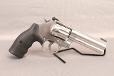 Smith & Wesson ~ 617-6 ~ .22 LR