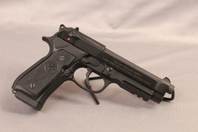 Beretta ~ 96A1 ~ .40 S&W - Image 1 of 2