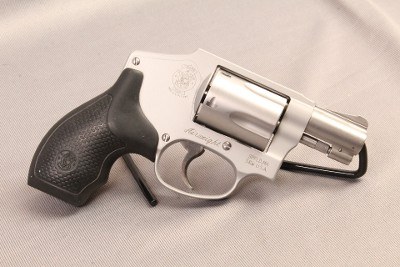 Smith & Wesson ~ 642-2 Airweight ~ .38 SPL + P - Image 1 of 2