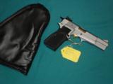 Browning Hi-Power, Silver Chrome. - 2 of 3