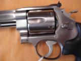 Smith & Wesson Model 629 DX Classic. - 5 of 15