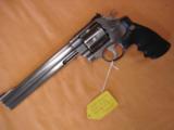 Smith & Wesson Model 629 DX Classic. - 3 of 15
