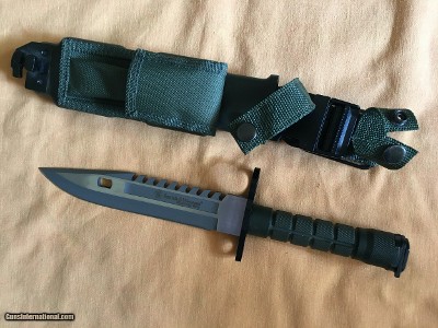 Smith & Wesson SW3G Tactical knife with sheath