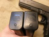 Glock 22 40 Caliber Pistol + Case 2 Magazines - 8 of 8