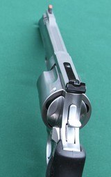 Smith & Wesson Model 500, Satin-Stainless Steel, .50 Magnum Revolver - 13 of 15