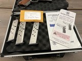 Smith & Wesson 952-2, 9mm, with original aluminum case, 3 magazines - 6 of 15