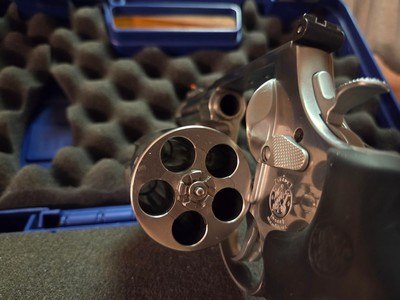 Smith and Wesson 500 - Image 4 of 6