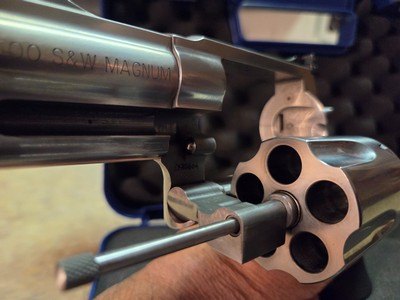 Smith and Wesson 500 - Image 3 of 6