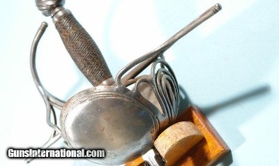 FINE SPANISH CUP HILT RAPIER CIRCA LATE 17TH CENTURY.- Image 5 of 6